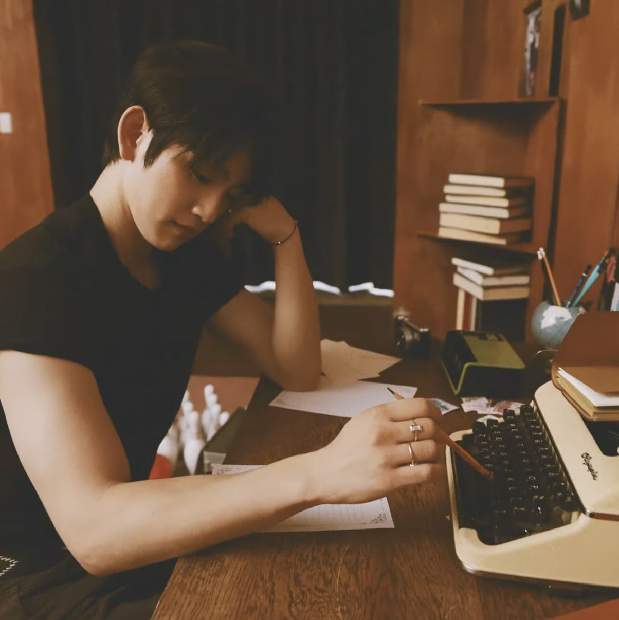 Cuplikan di balik layar dari Park Jinyoung