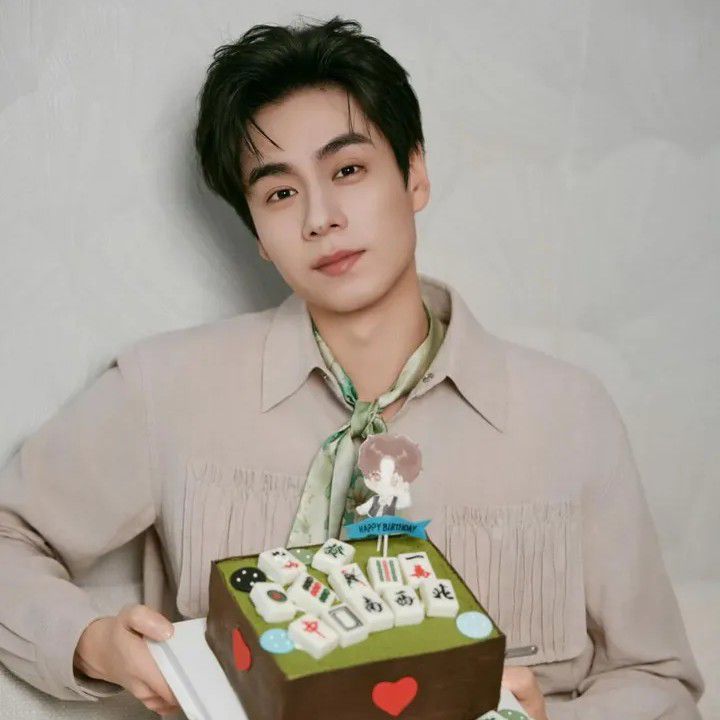 Behind-the-scenes cut of Hu Yitian