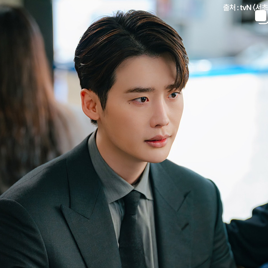 A moment captured by a fan of Lee Jongsuk