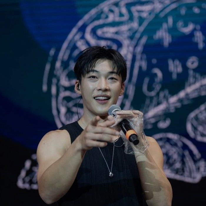 A moment captured by a fan of Woo Dohwan