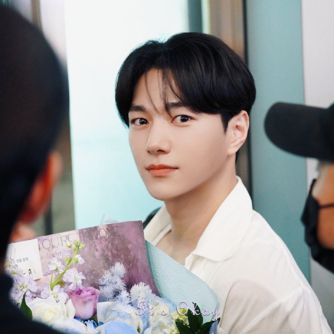Latest photo of Kim Myungsoo (L)