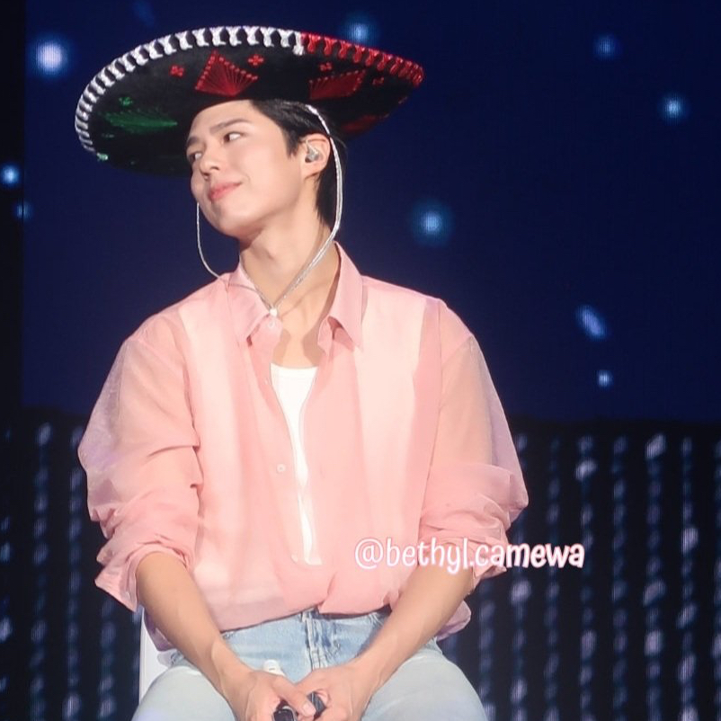 A moment captured by a fan of Park Bogum