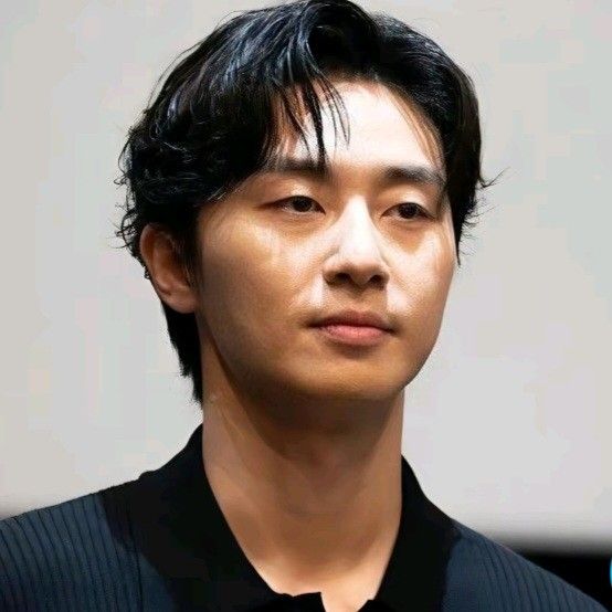 A moment captured by a fan of Park Seojoon