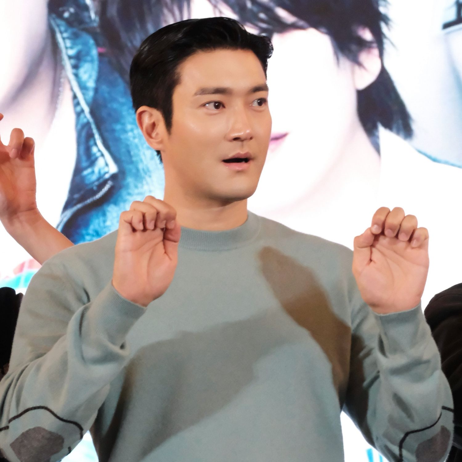 Recent activity shot of Choi Siwon