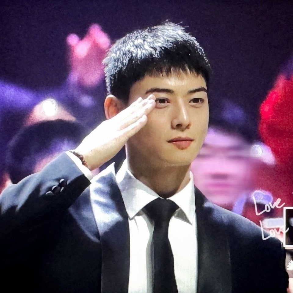 Recent activity shot of Cha Eunwoo