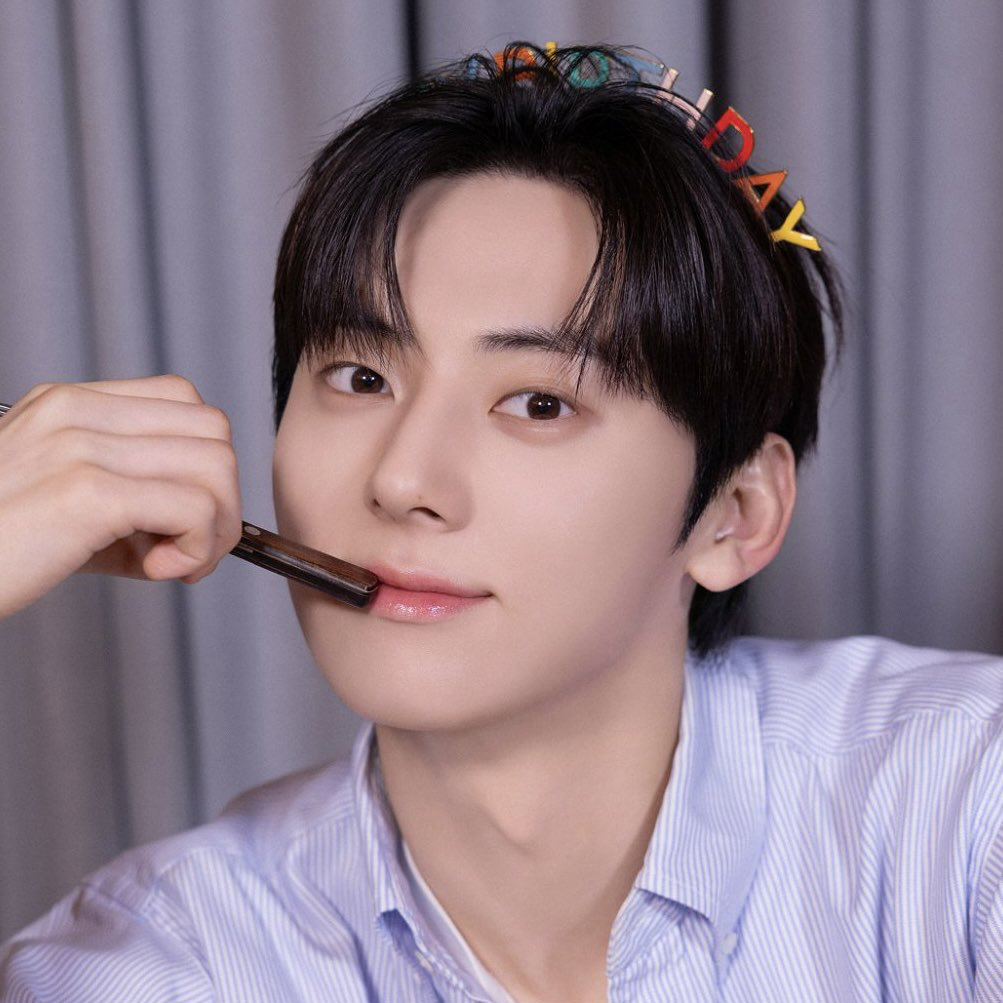 Behind-the-scenes cut of Hwang Minhyun