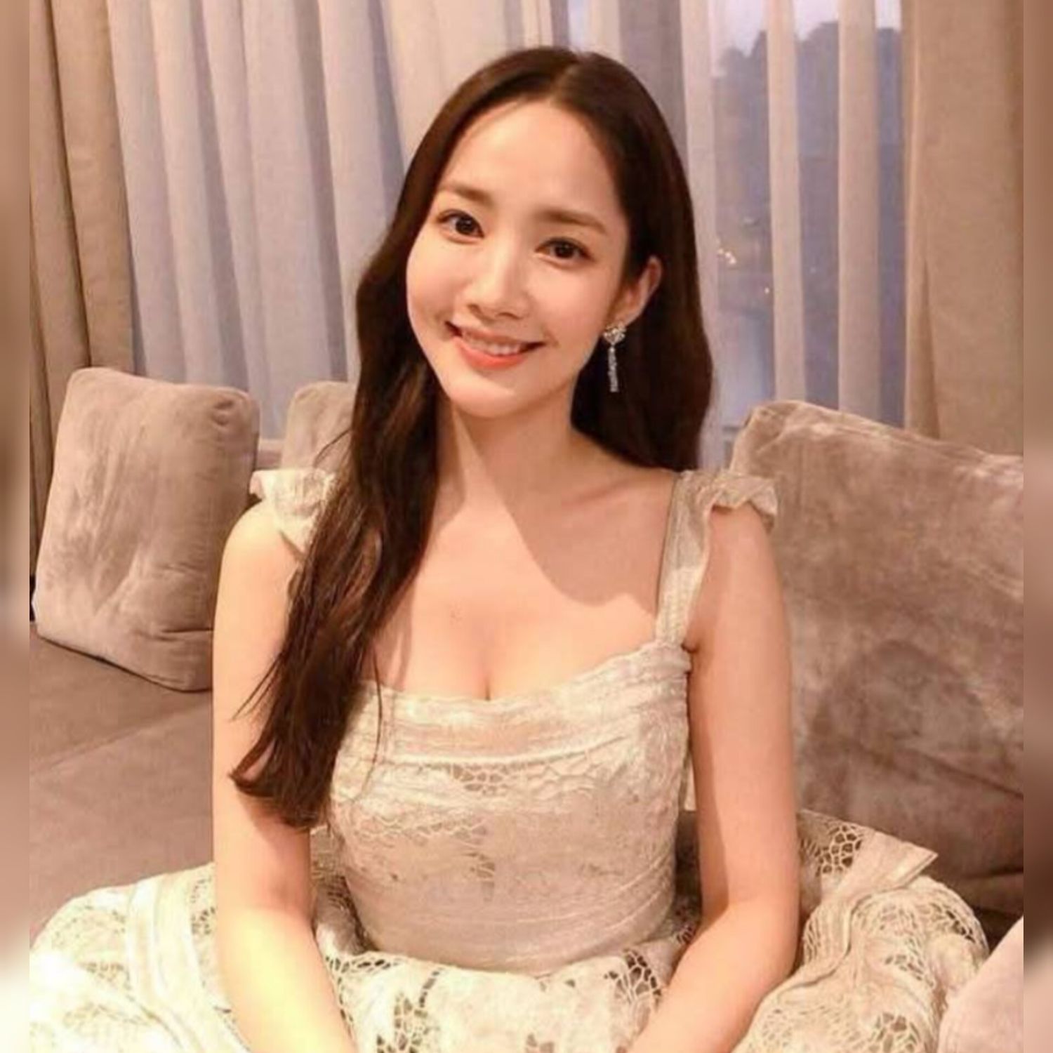 Behind-the-scenes cut of Park Minyoung