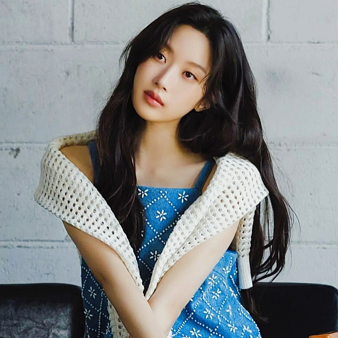 Behind-the-scenes cut of Mun Kayoung