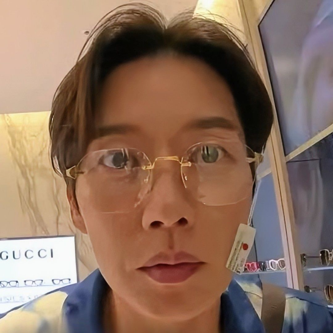 Recent activity shot of Park Haejin