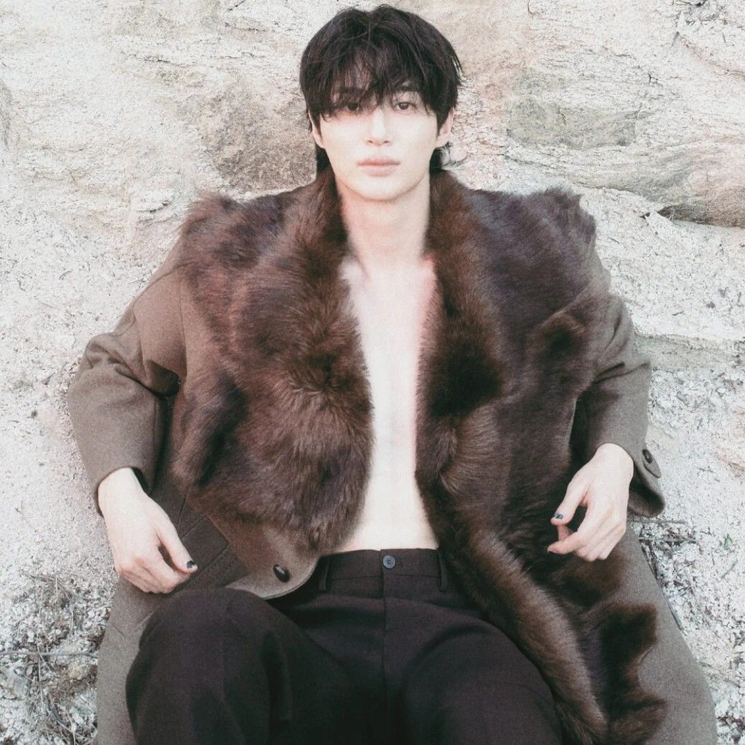 Behind-the-scenes cut of Byeon Wooseok
