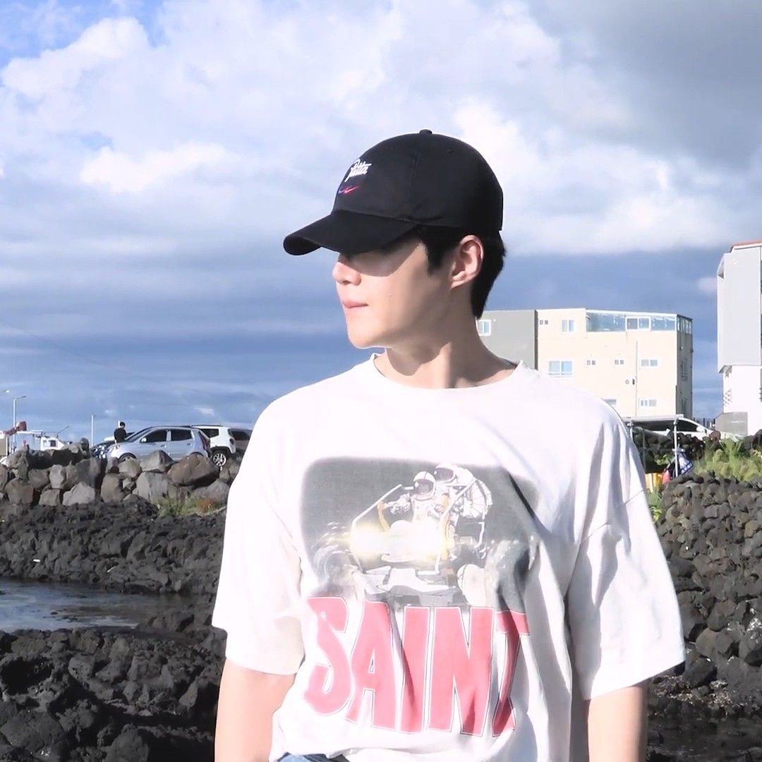 Behind-the-scenes cut of Kim Seonho