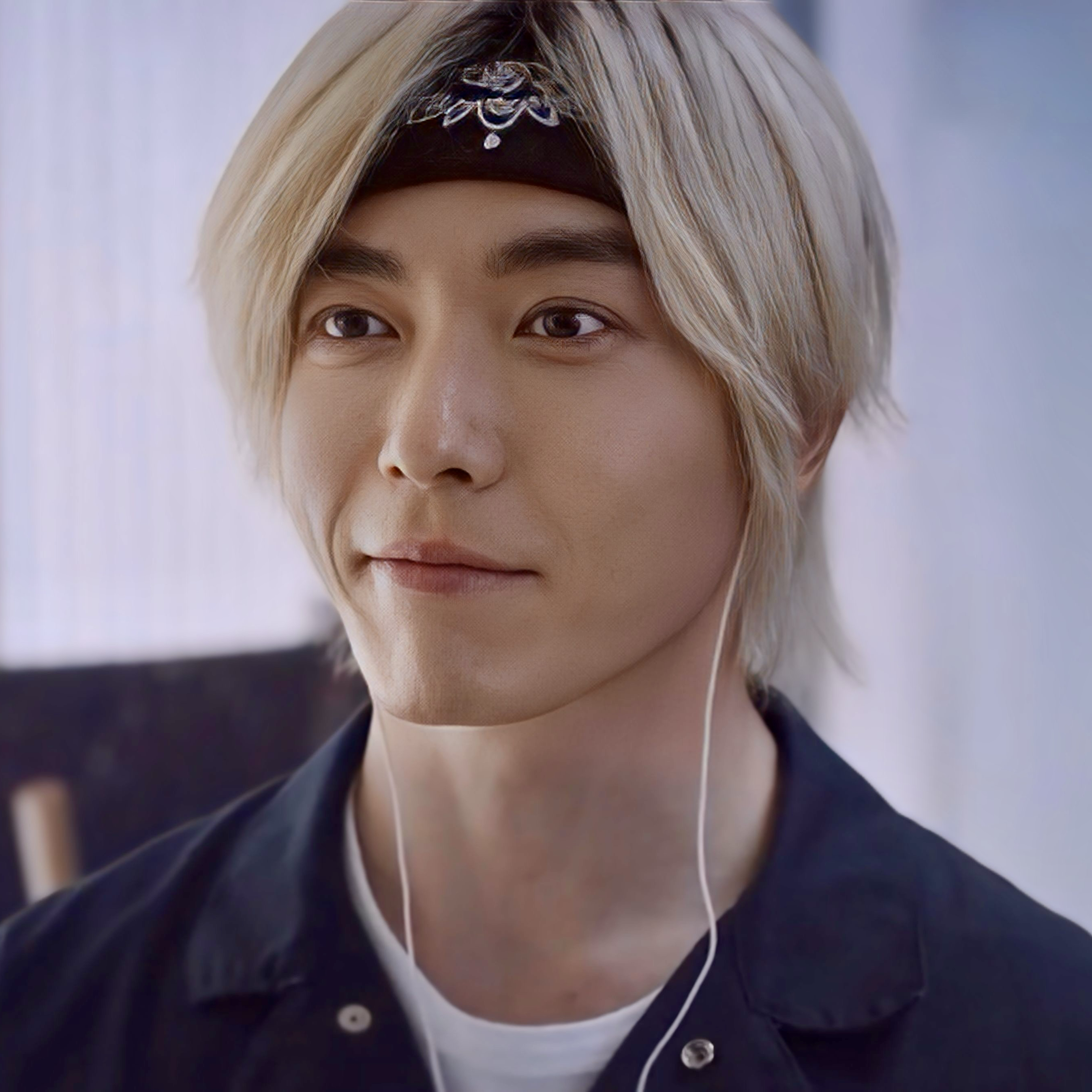 Behind-the-scenes cut of Kim Jaewook