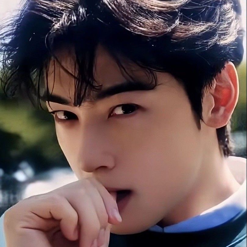 Latest photo of Cha Eunwoo