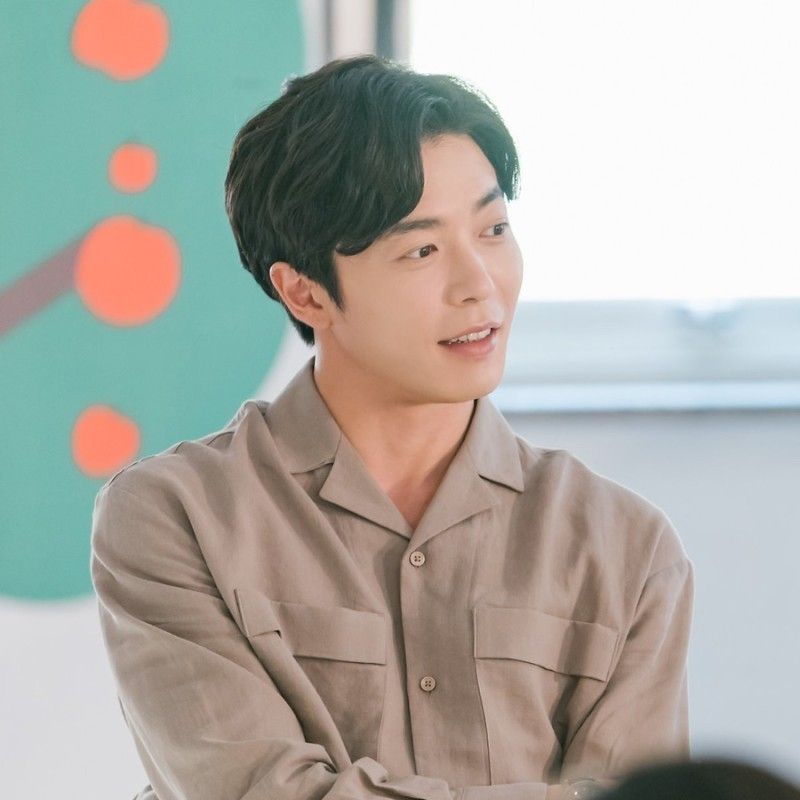 Behind-the-scenes cut of Kim Jaewook