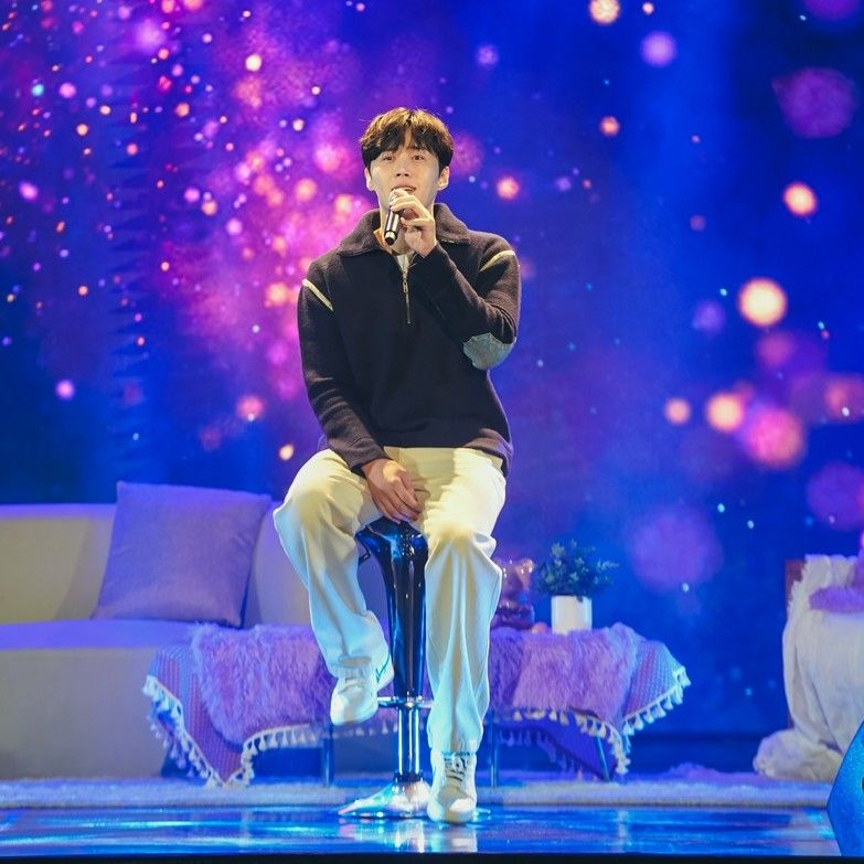 Behind-the-scenes cut of Kim Seonho