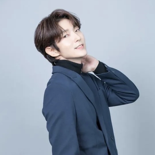 Behind-the-scenes cut of Lee Joongi