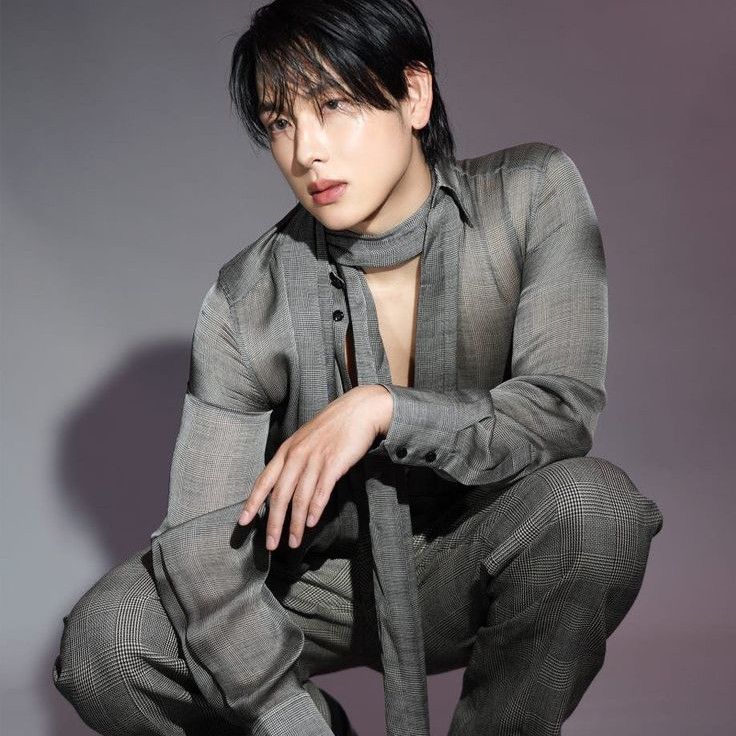 Behind-the-scenes cut of Lim Siwan