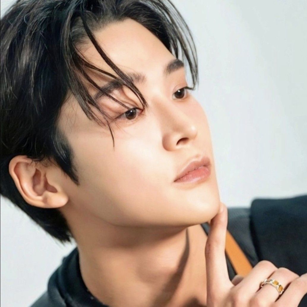 Behind-the-scenes cut of Rowoon