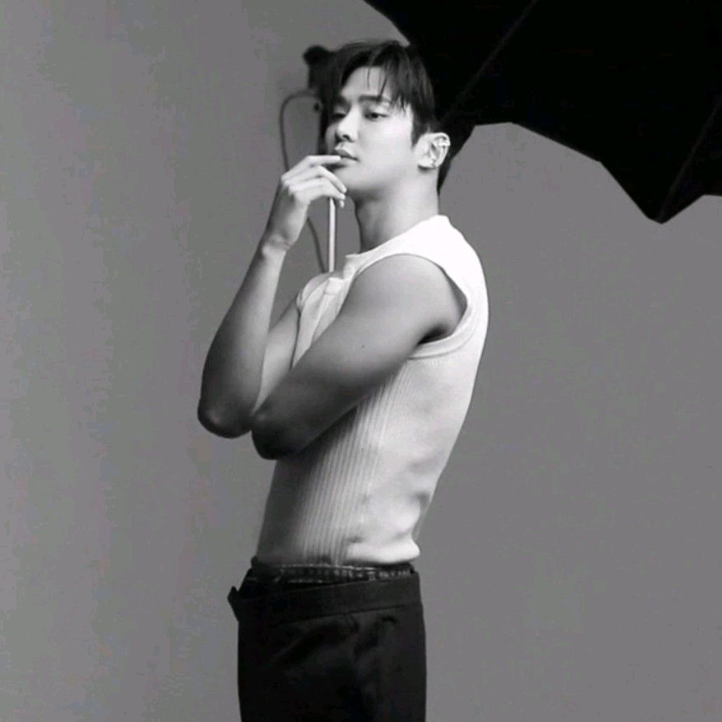 A moment captured by a fan of Rowoon