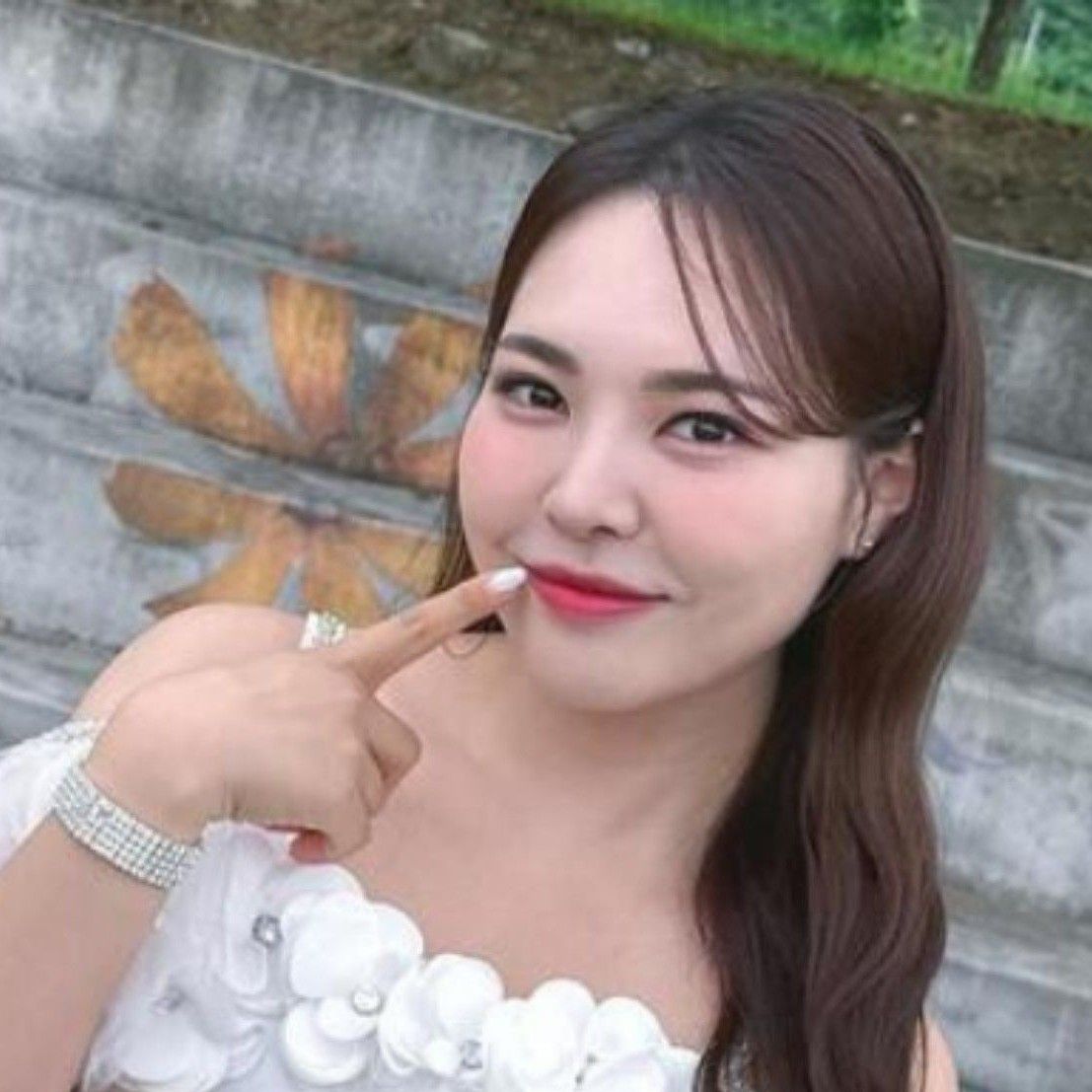 Behind-the-scenes cut of Miss Kim