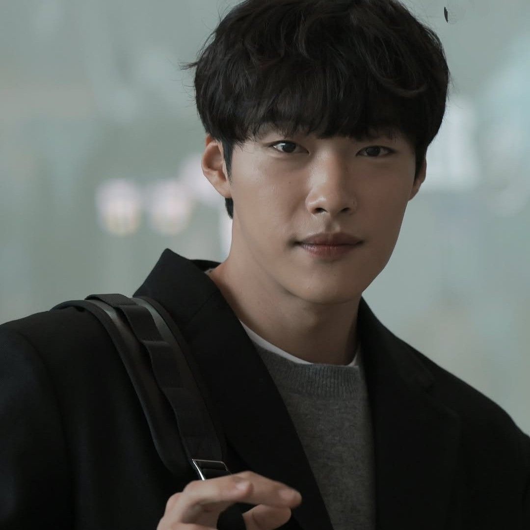 Behind-the-scenes cut of Woo Dohwan