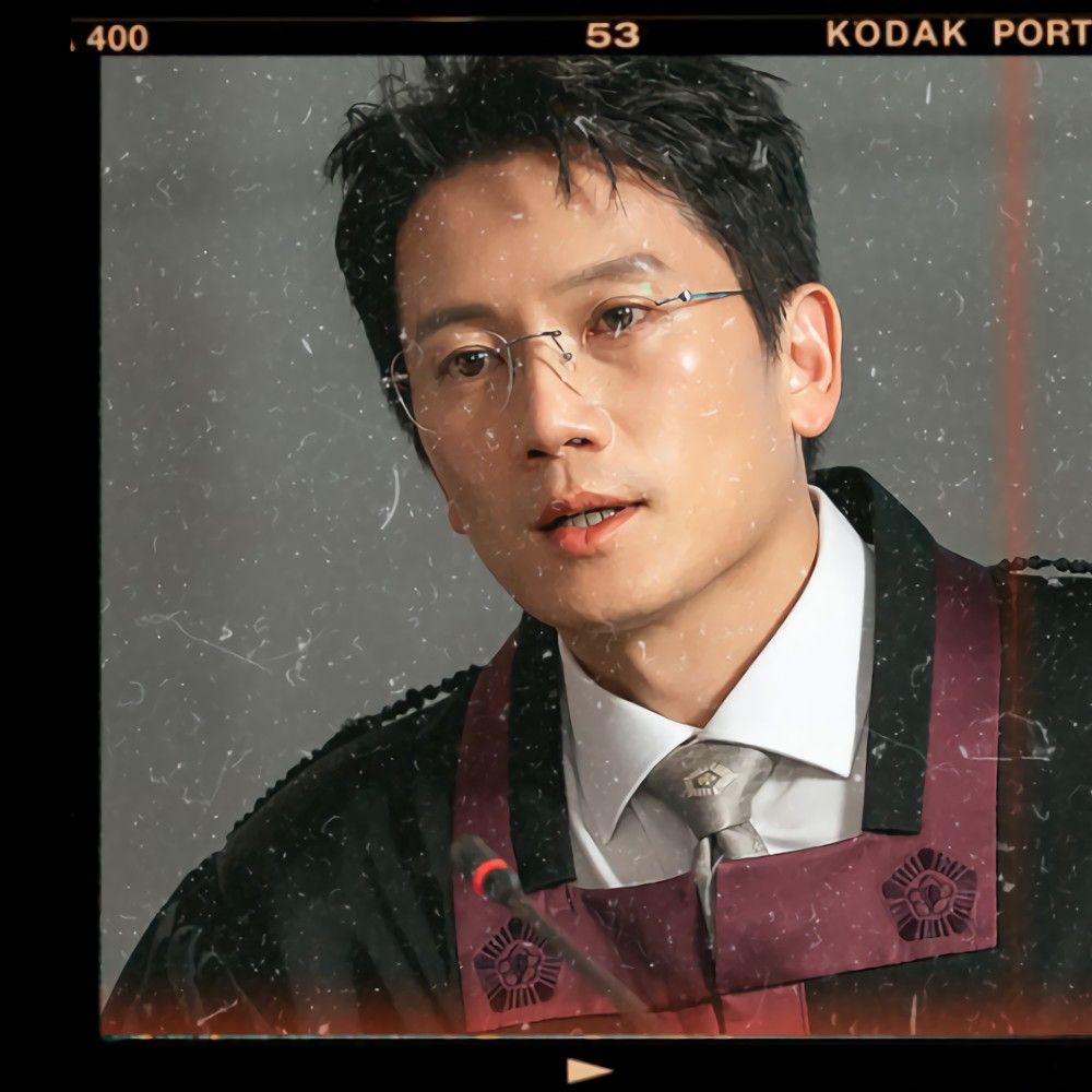 Behind-the-scenes cut of Ji Sung