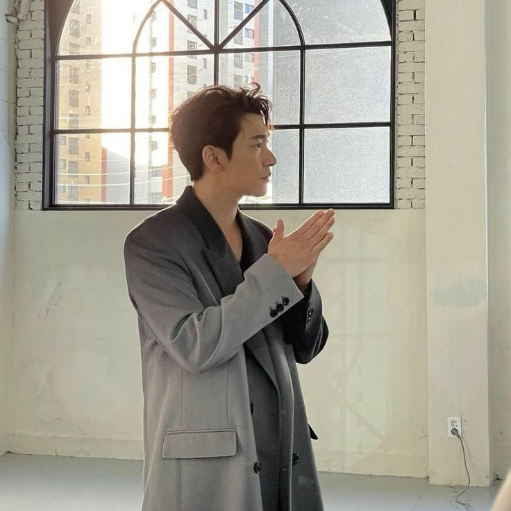 Behind-the-scenes cut of Cho Seungwoo 