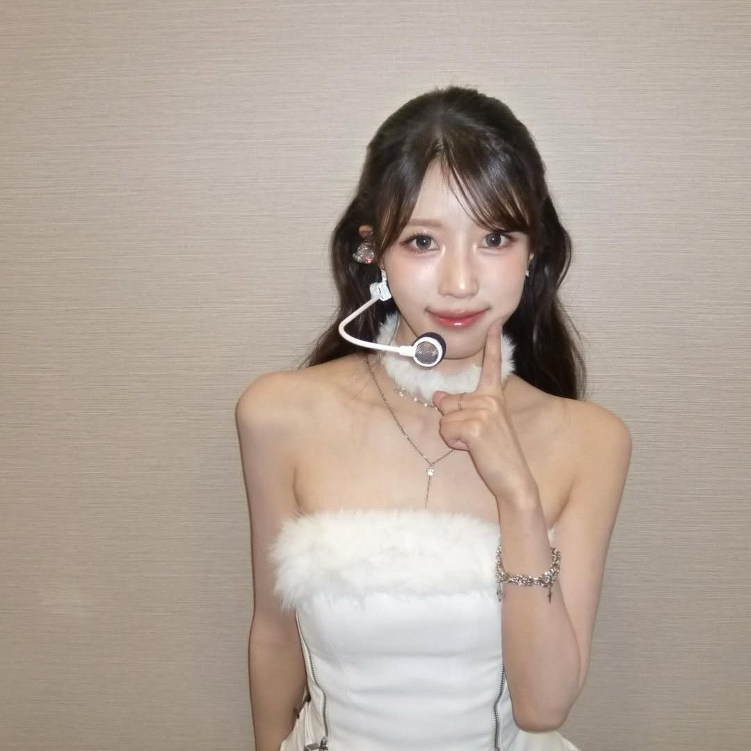 Behind-the-scenes cut of Lee Mijoo