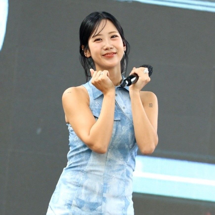 A moment captured by a fan of Kang Hyeyeon