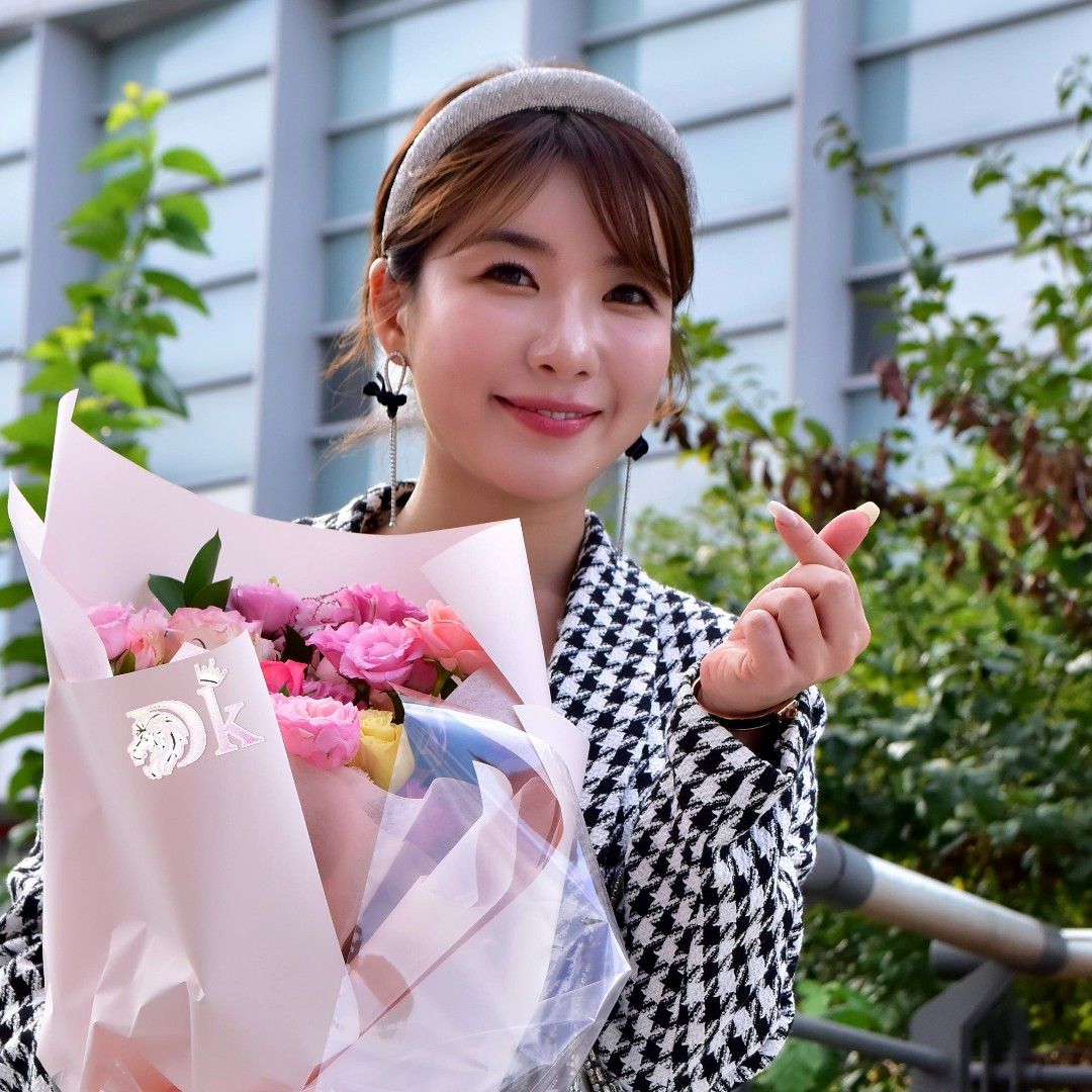 A moment captured by a fan of Ryu Wonjung