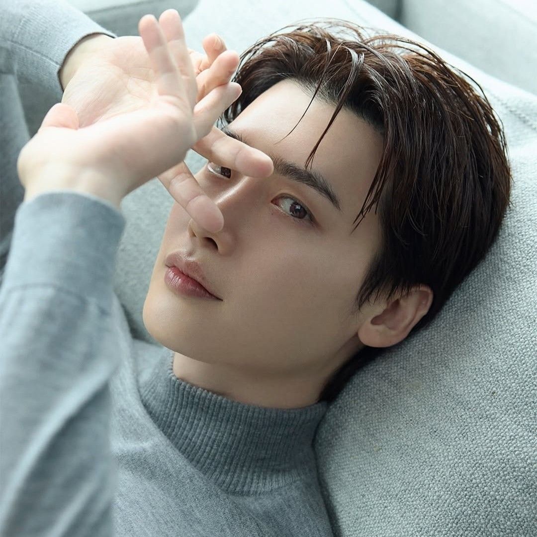 A moment captured by a fan of Lee Jongsuk