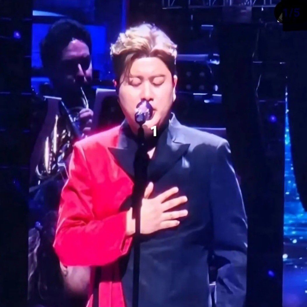 粉絲拍下的金浩中瞬間