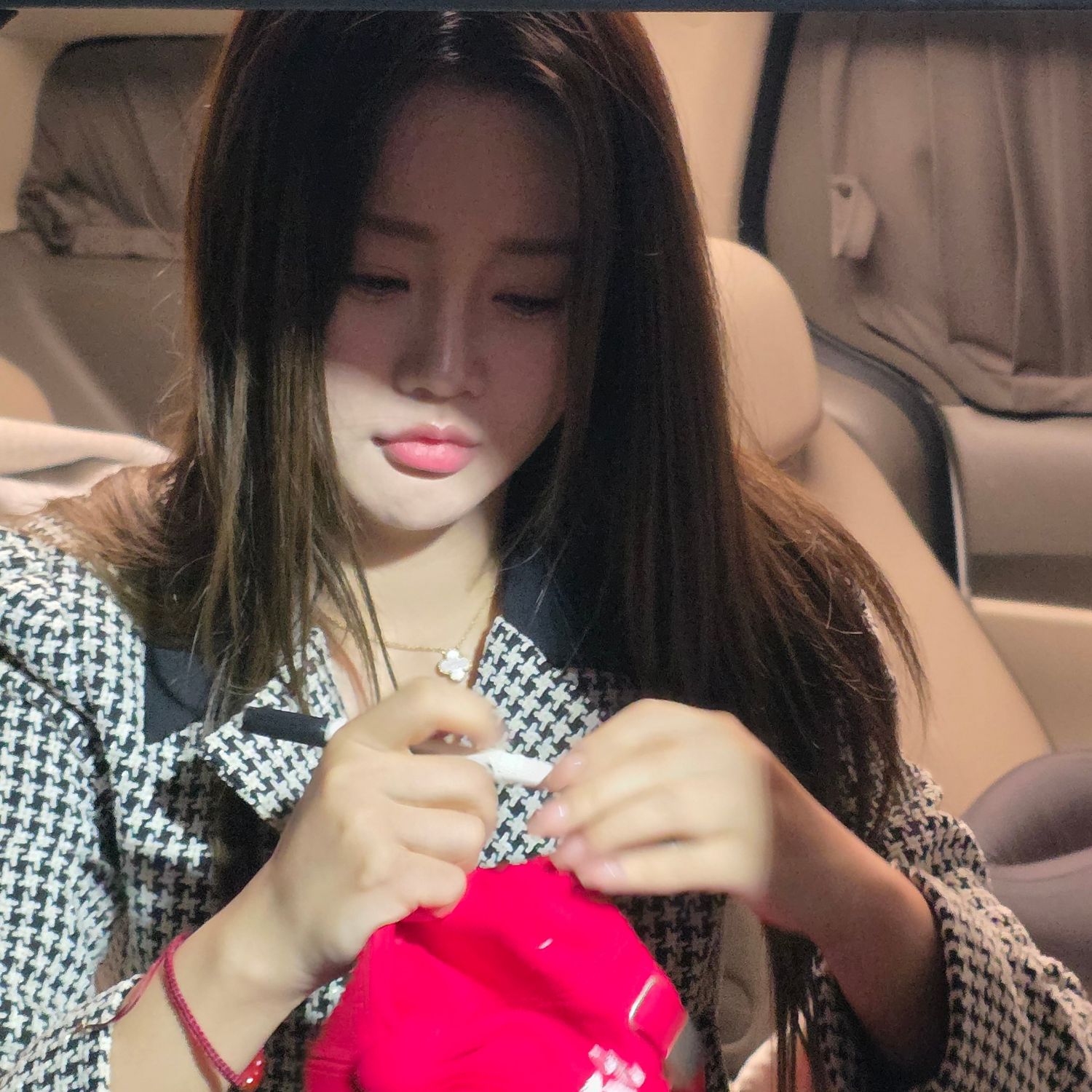 Cuplikan di balik layar dari Hong Jiyoon