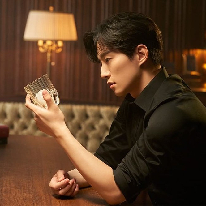 イ・ジュノのビハインドカット