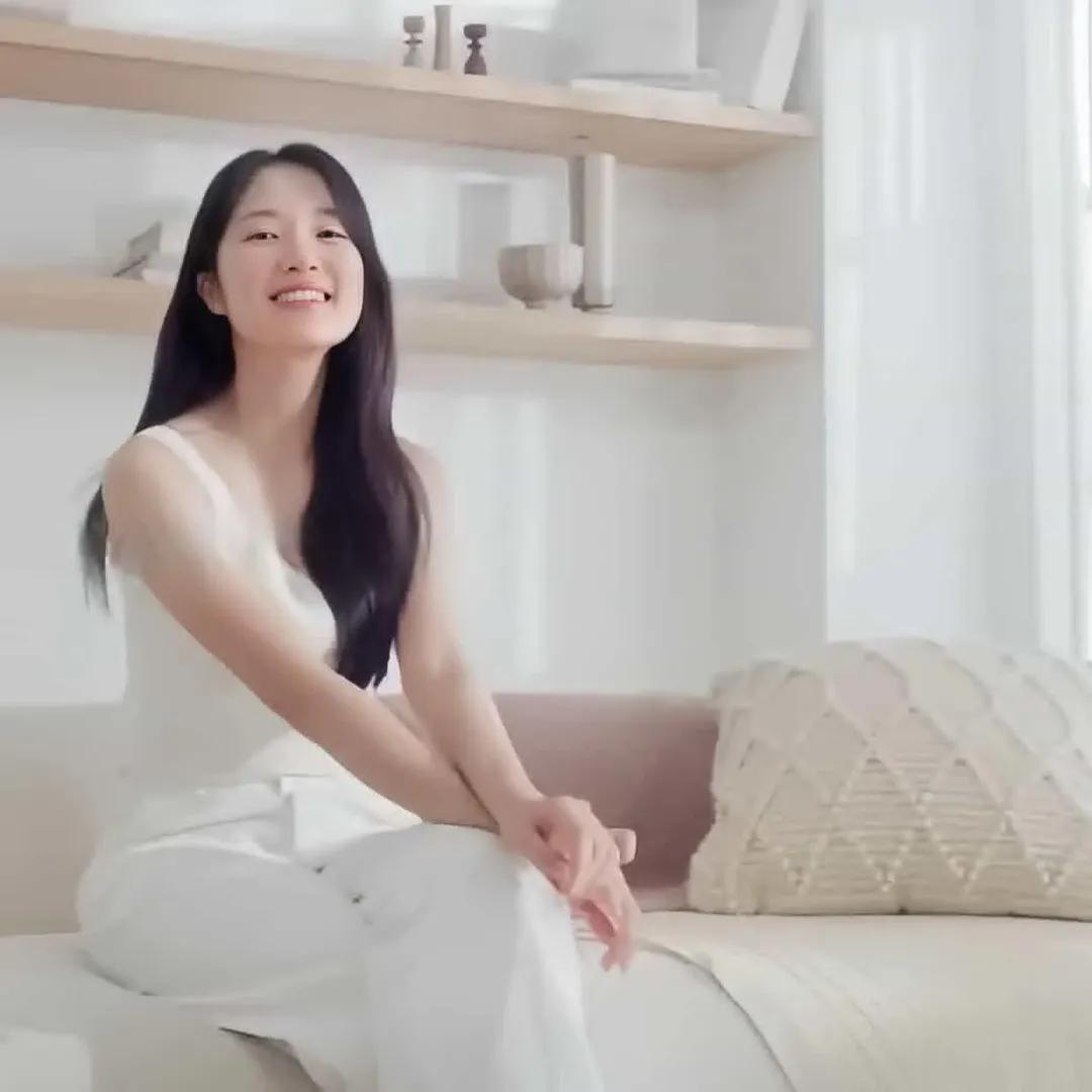 Recent activity shot of Kim Hyeyoon