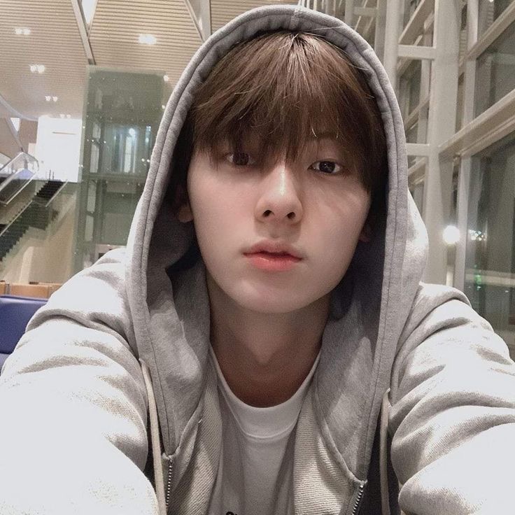 황민현 최근 활동샷