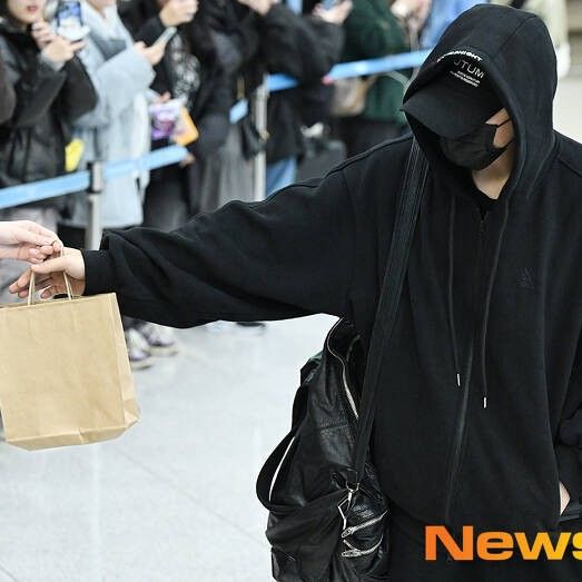 A moment captured by a fan of Lee Joonhyuk
