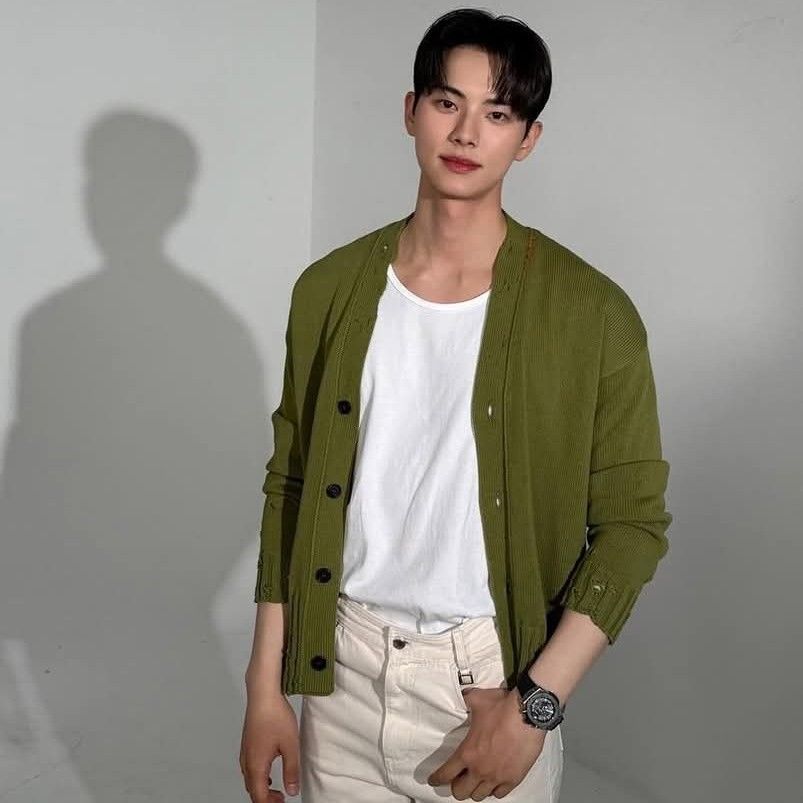 Behind-the-scenes cut of Lee Chaemin