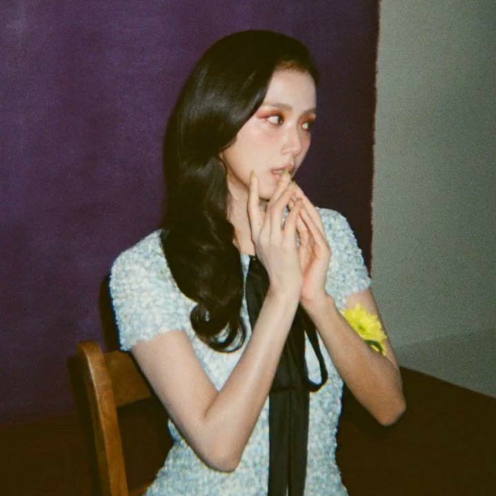 Latest photo of Jisoo (1995)