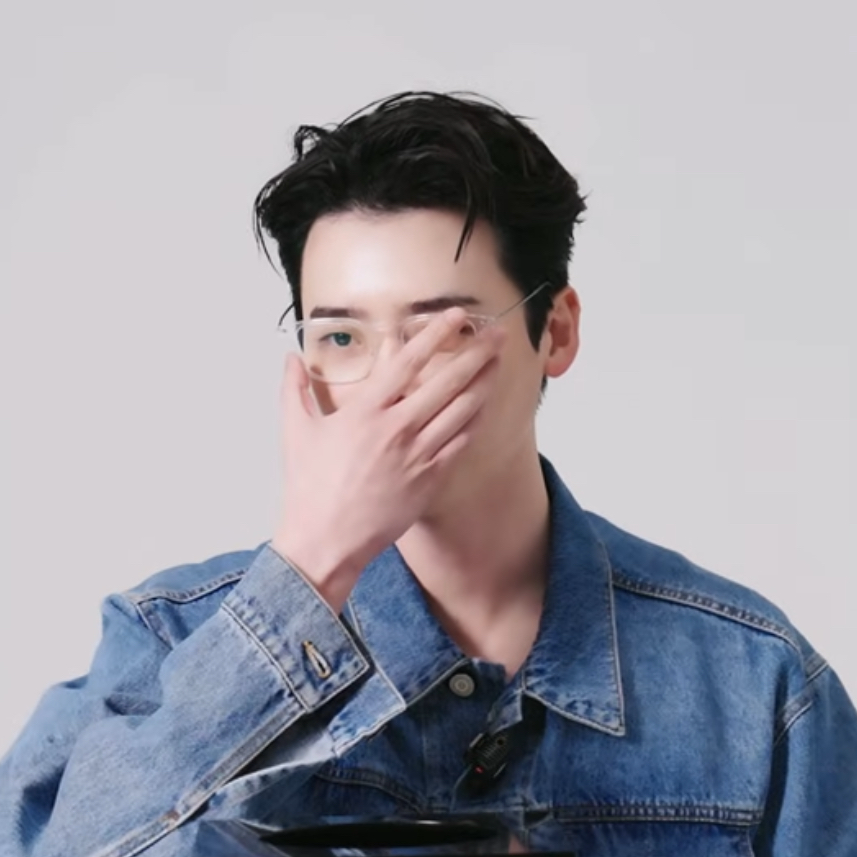 Recent activity shot of Lee Jongsuk