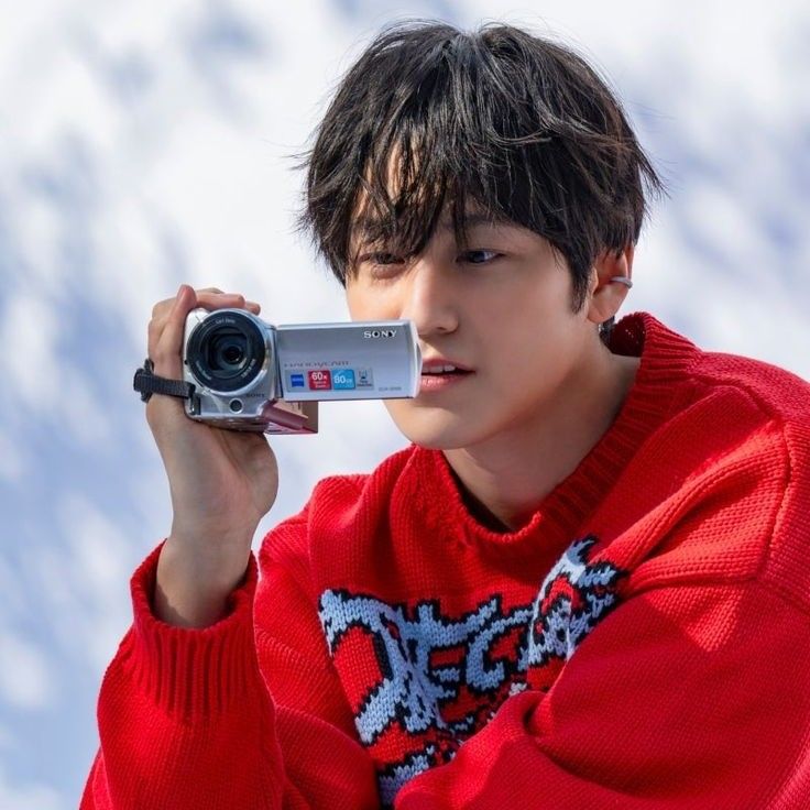 Behind-the-scenes cut of Kim Bum