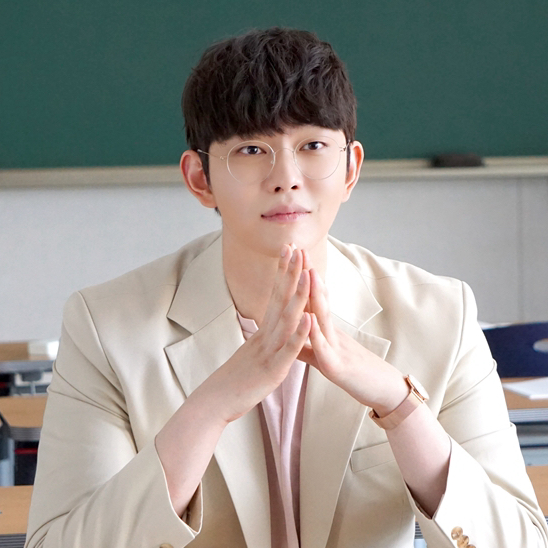 Latest photo of Yoon Kyunsang