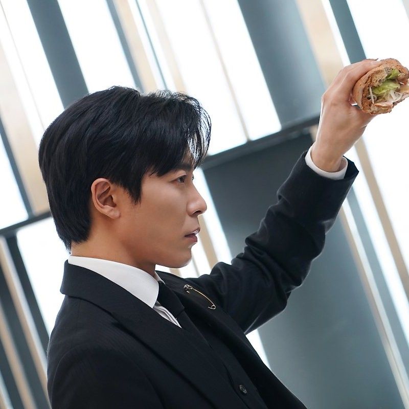 Behind-the-scenes cut of Kim Jaewook
