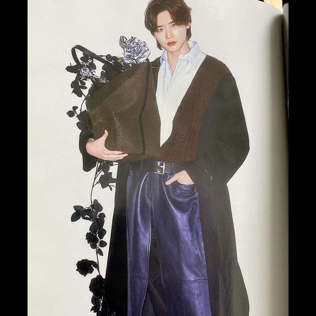 Recent activity shot of Lee Jongsuk