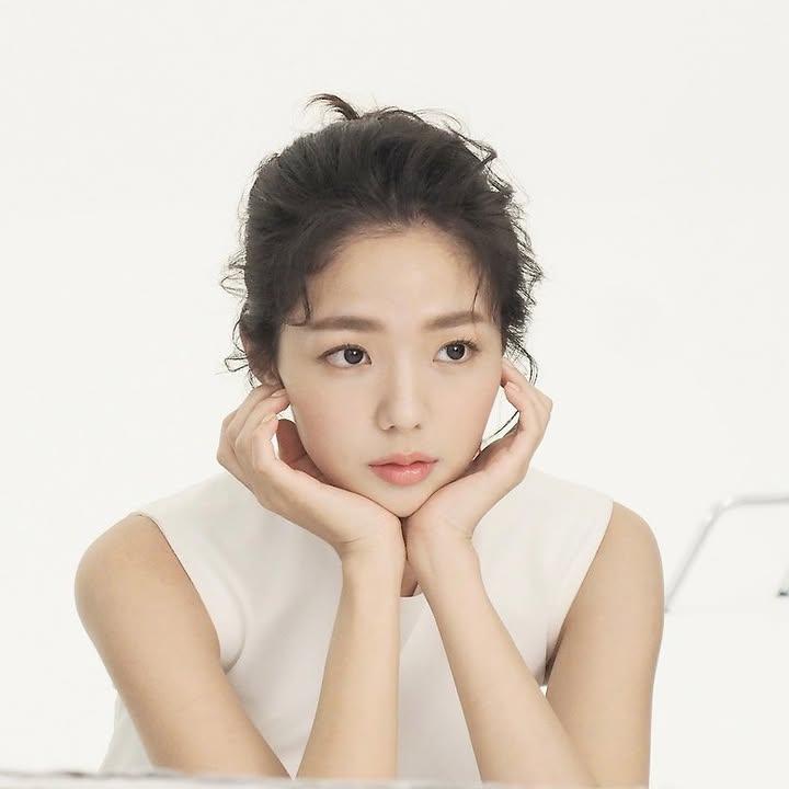 Behind-the-scenes cut of Chae Subin