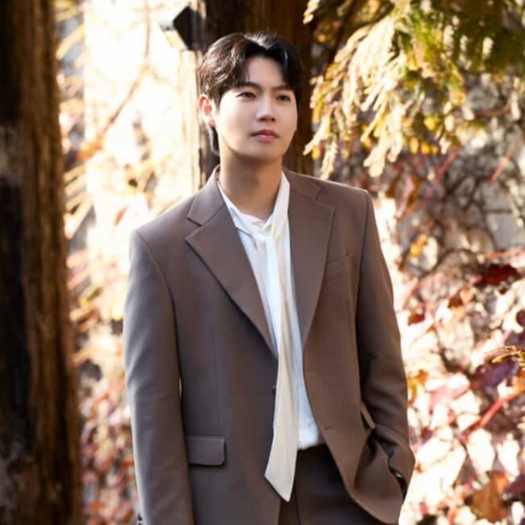 Latest photo of Son Taejin