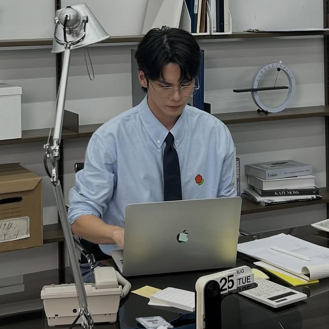 粉絲拍下的邕聖祐瞬間