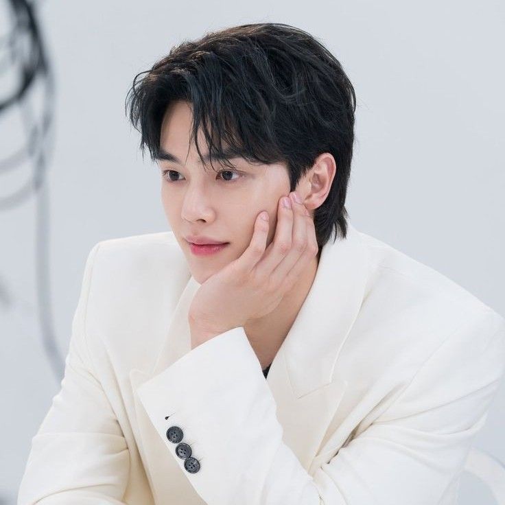 Behind-the-scenes cut of Song Kang