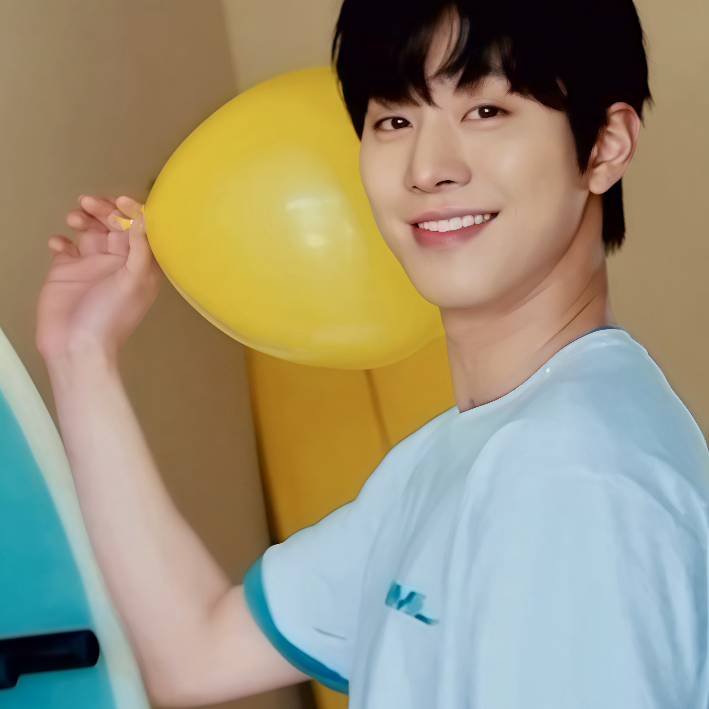 Behind-the-scenes cut of Ahn Hyoseop