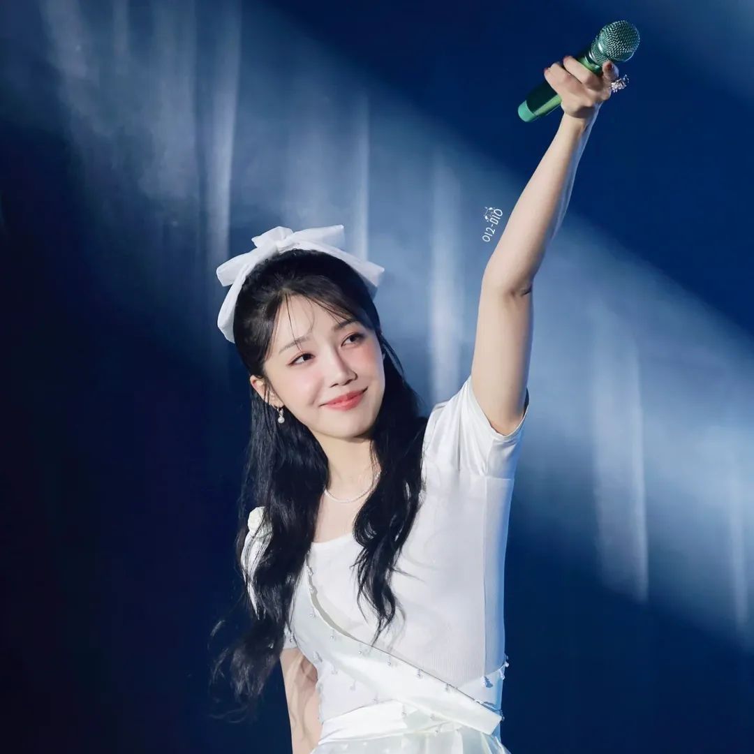 Behind-the-scenes cut of Jung Eunji